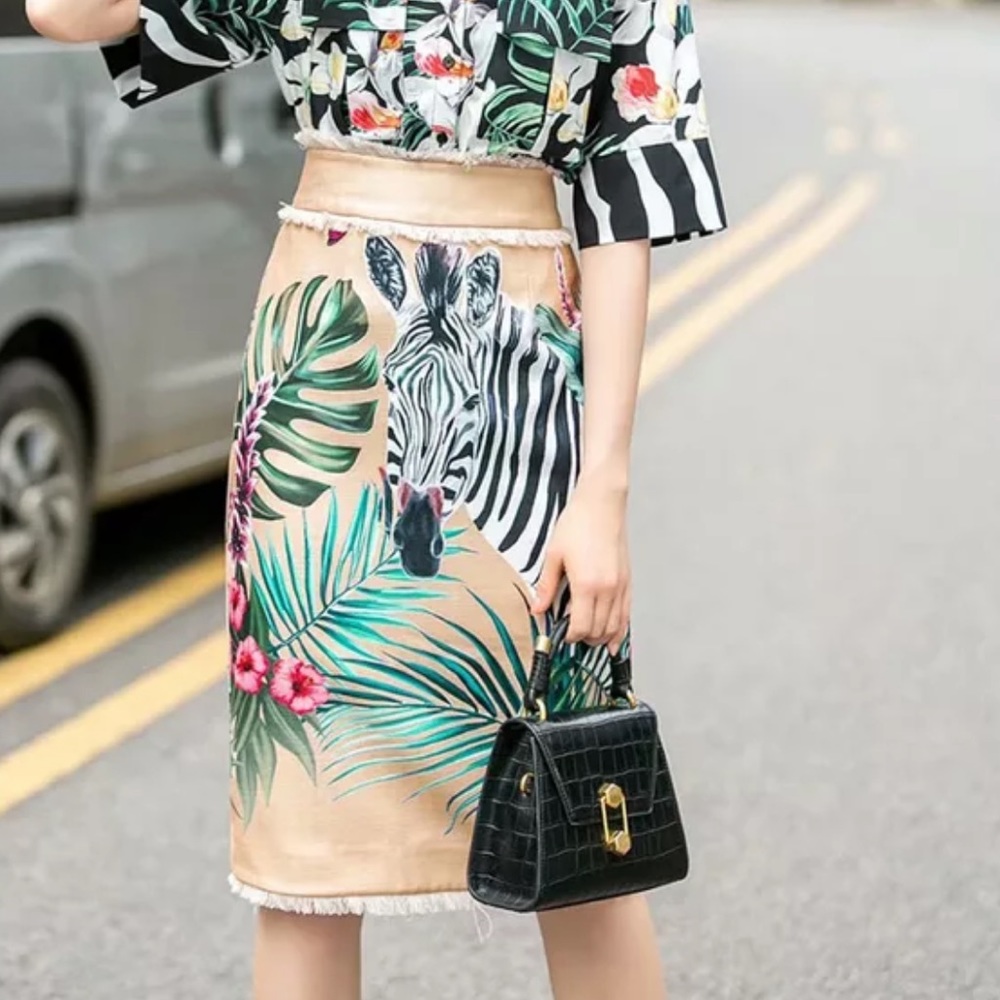 NEW unique Pencil skirt with zebra tropical print in cream US size 8